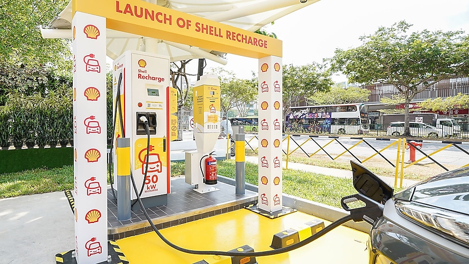 Shell launched Singapore’s first electric vehicle charger at a service station, Shell Recharge, at Shell Sengkang. Shell Recharge will be available at nine other Shell stations by October 2019.