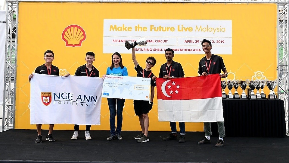 Ngee Ann Polytechnic receiving their runner-up award for hydrogen Prototype category