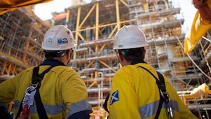 Projects and sites: Shell engineers in site