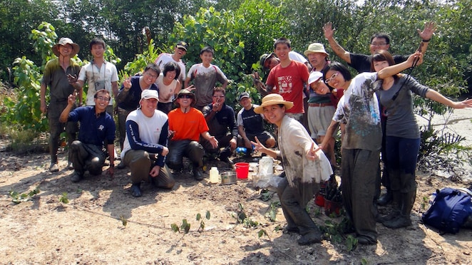 Shell volunteers participating in the Marine Biodiversity Survey Programme.
