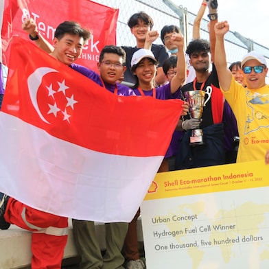 All smiles for Temasek Polytechnic Team Eco Flash, the champion in Urban Concept Hydrogen Fuel Cell category