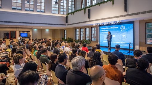 Startup Carbon1010's co-founder pitching at Demo Day 2026