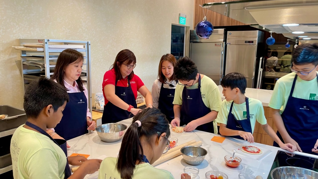 Our Lubricants Supply Chain and Legal colleagues spent a fun-filled day with children from Lakeside Family Services, creating delicious pizzas together in a culinary workshop
