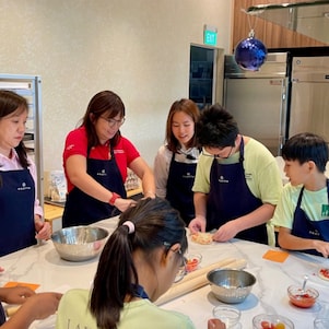 Our Lubricants Supply Chain and Legal colleagues spent a fun-filled day with children from Lakeside Family Services, creating delicious pizzas together in a culinary workshop