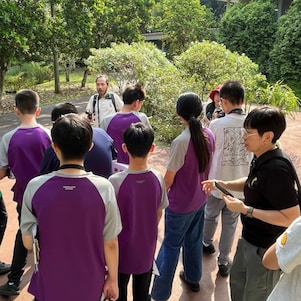 Guided by NParks facilitators and supported by Shell volunteers, students were introduced to nature journaling and used binoculars to explore the environment around them