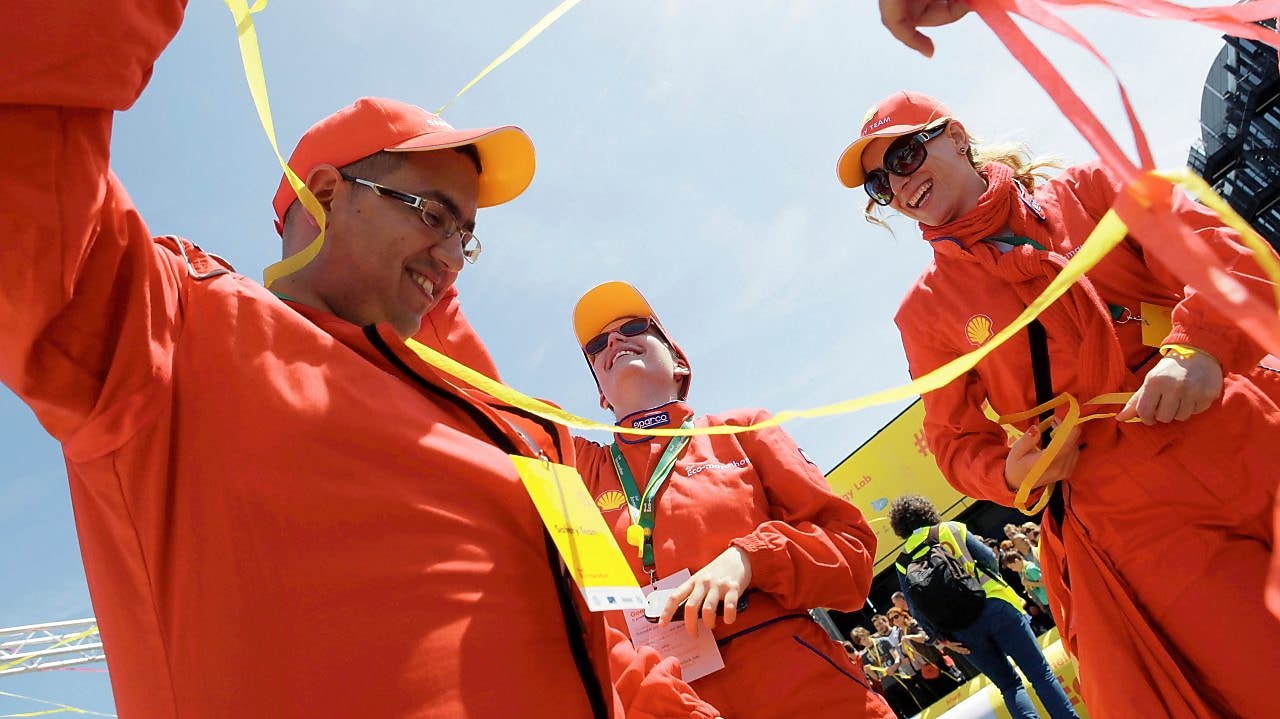 A group of Shell employees celebrating
