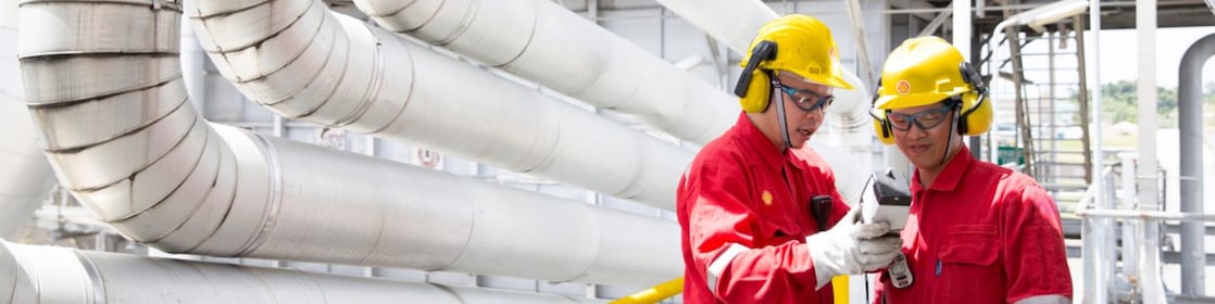 Two engineers having a discussion in the refinery plant.