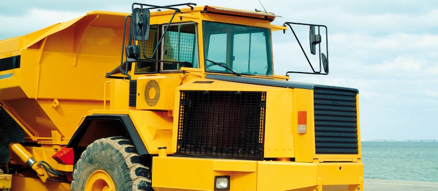 Yellow truck Lubes case Dragasur