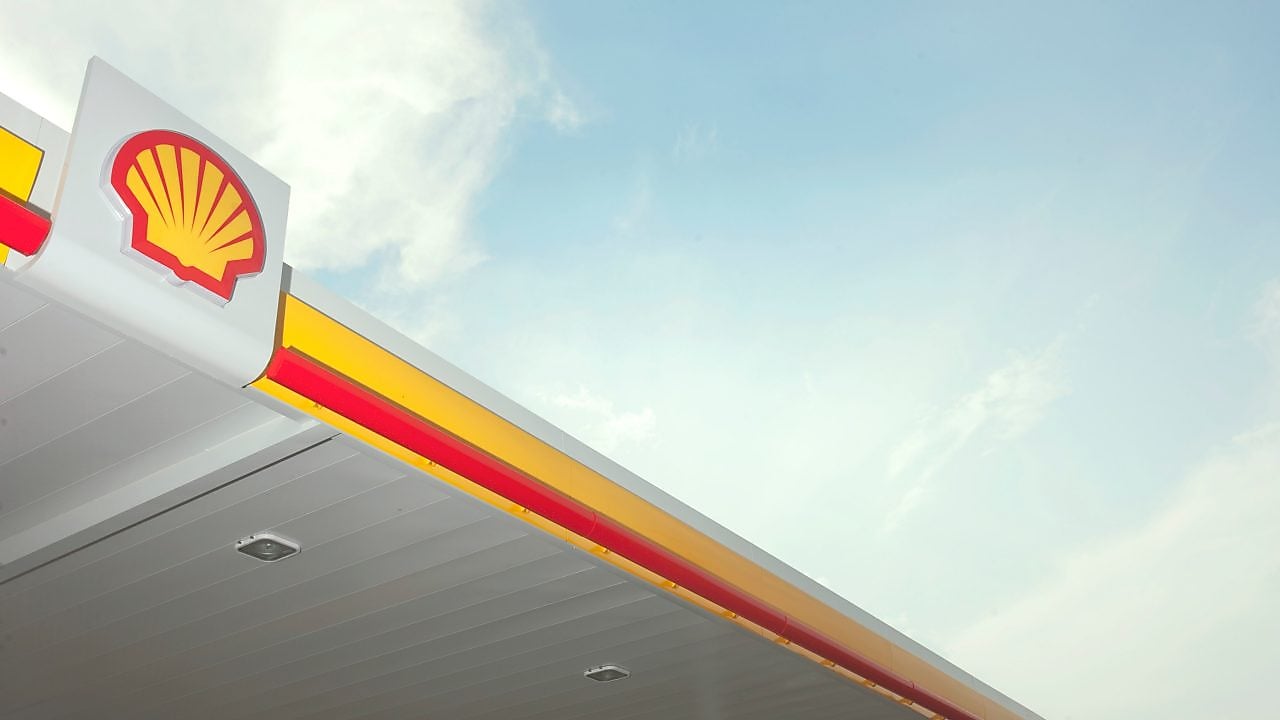 Retail station canopy with Shell logo