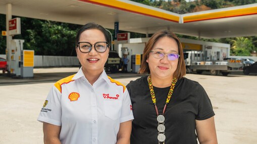 Shell LiveWire Malaysia entrepreneur pictured with a Shell representative.