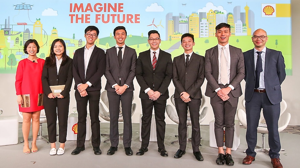 1st Runner-up for the Imagine the Future Scenarios Competition 2019 is the team from the Renaissance Engineering Programme at Nanyang Technological university.  (From left) Posing with the team are Aw Kah Peng, Chairman, Shell Companies in Singapore and Chief Judge of the competition, Dr Valery Chow. 