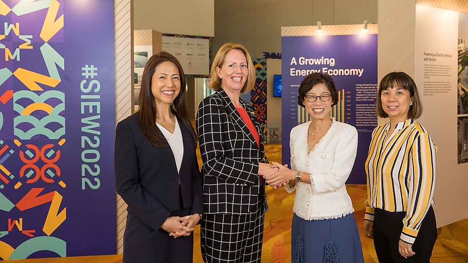 From left: General Manager Carbon Capture and Storage Asia, Yu Li P’ing, the Managing Director of Brunei Shell Petroleum, Agnete Johnsgaard-Lewis; Chairman of Shell Companies in Singapore, Aw Kah Peng; and Global Head of Thought Leadership and Product Strategy, Emerging Energy Solutions, Tan Seow Hui